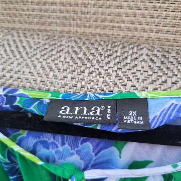 A.n.a floral blouse - Picture 2 of 3